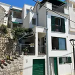 House Buinac Apartament Brist